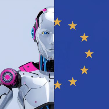 CostumGPT für den EU AI Act: Vorschriften zur Regulierung der Künstlichen Intelligenz in Europa – Illustration eines humanoiden Roboters, der zur Hälfte die europäische Flagge zeigt, symbolisiert die Regulierungen für den Einsatz Künstlicher Intelligenz im Rahmen der KI-Verordnung (EU AI Act), die Unternehmen betreffen.